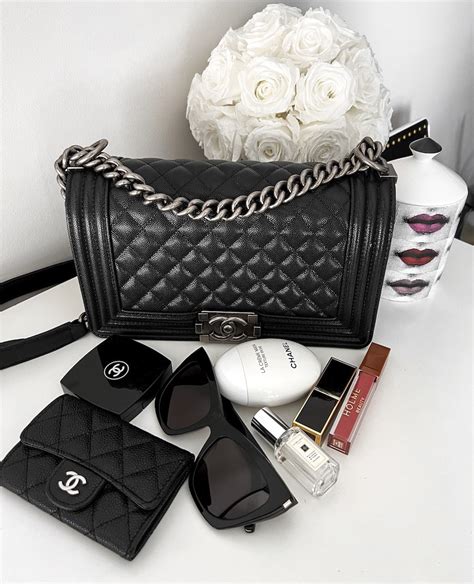 chanel boy bag lock